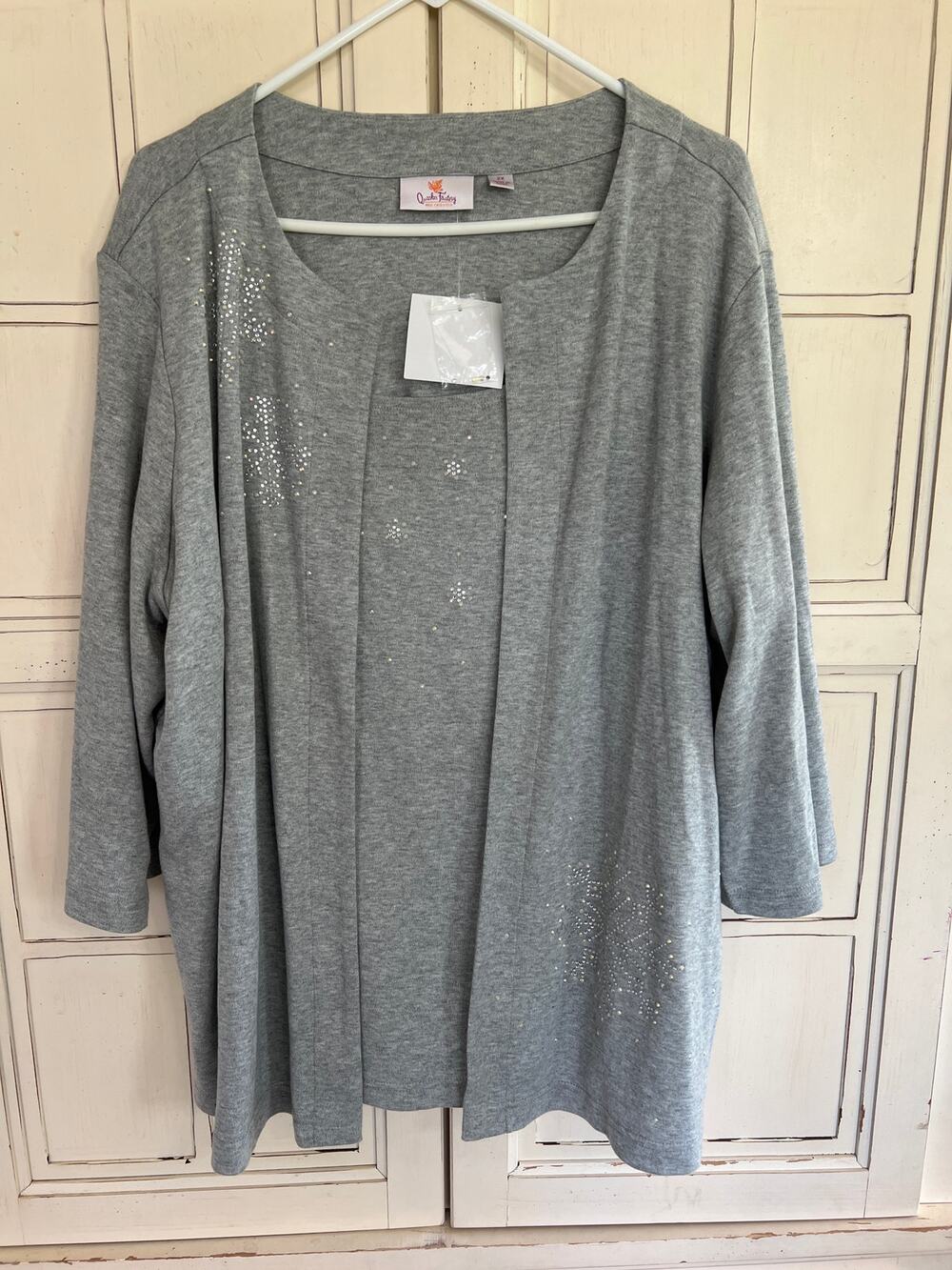 NWT Quacker Factory size 2X gray top with rhinestone snowflakes